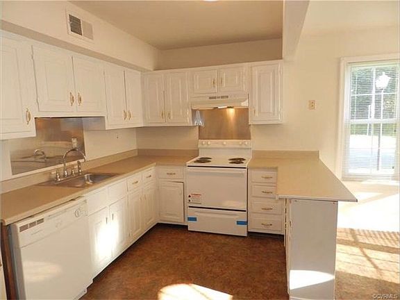 5th image of 3730 Meadowdale Blvd
