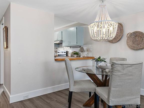 4th image of 4264 Loma Riviera Ln