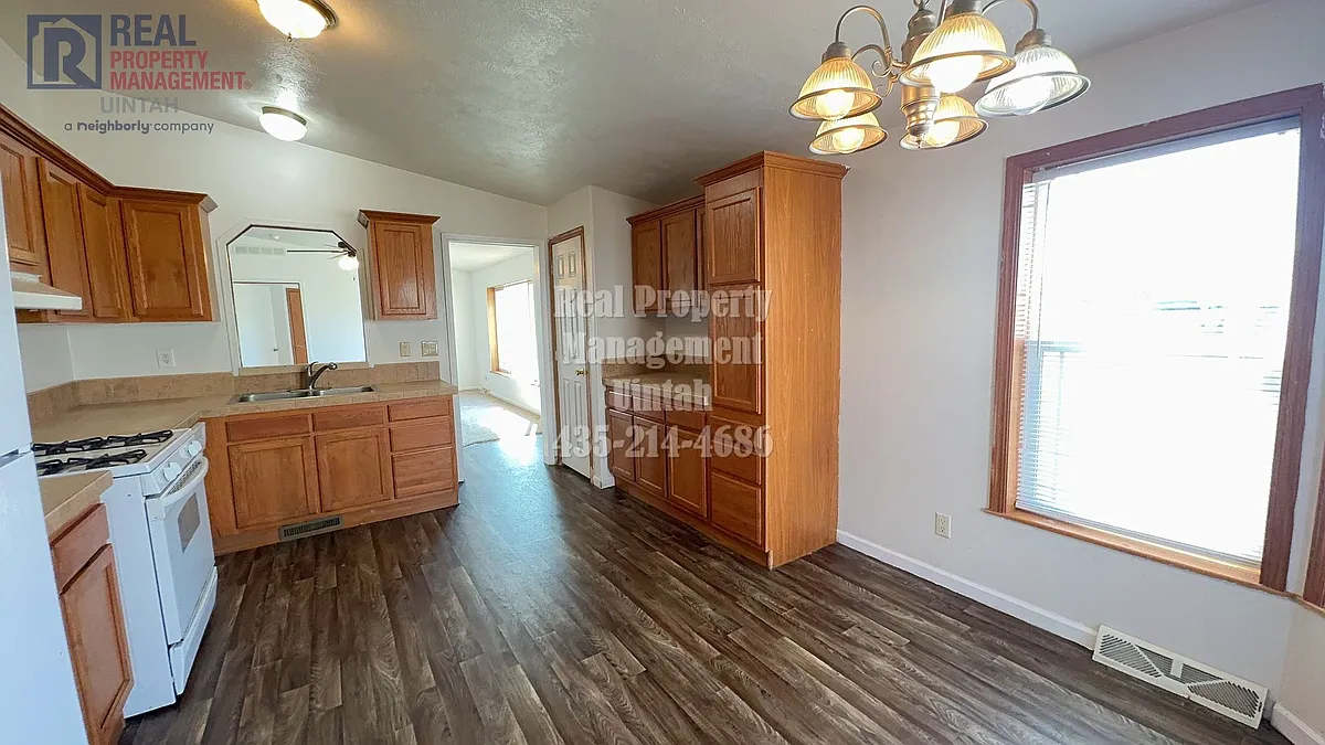 Building Photo - 288 W 2050 S