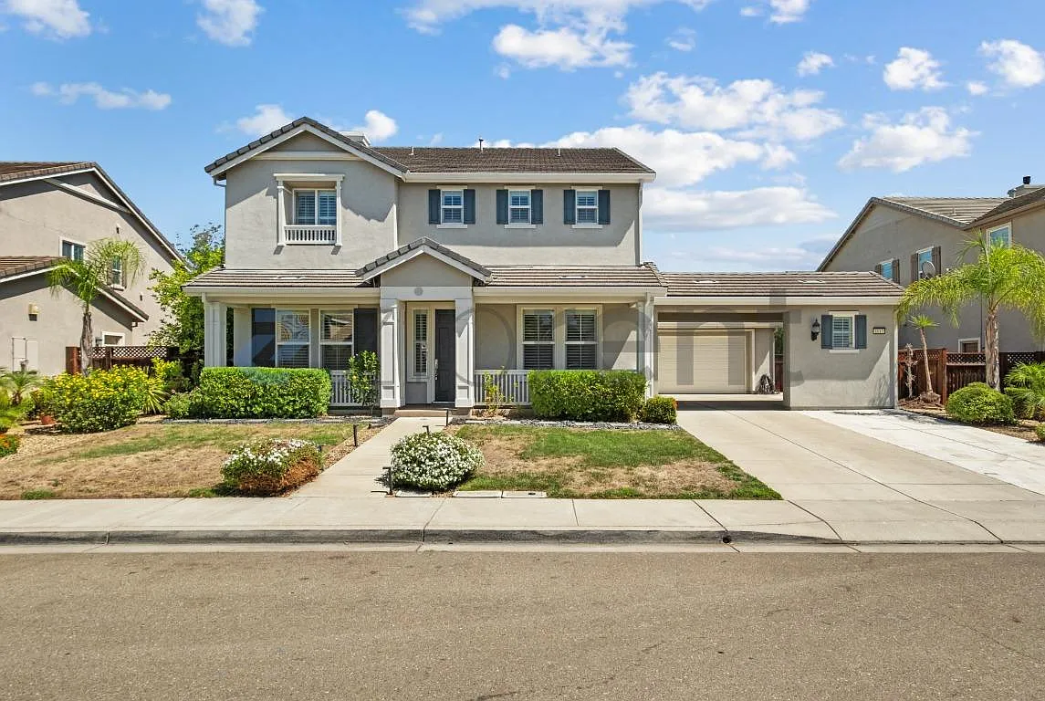 5 bed, 3747 sqft, $4,800 — Photo 1