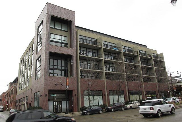 1st image of 3946 N Ravenswood Ave APT 302