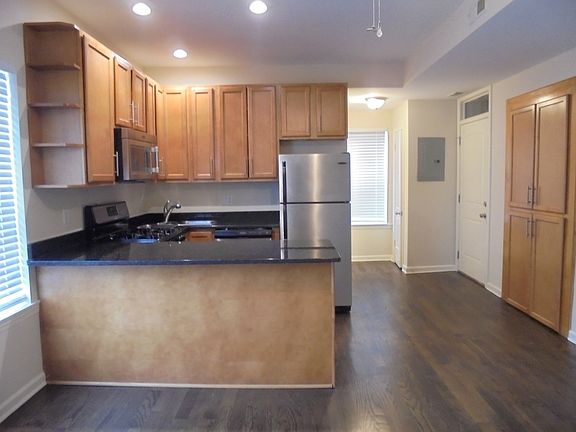 3rd image of 4838 W Hutchinson St APT 103