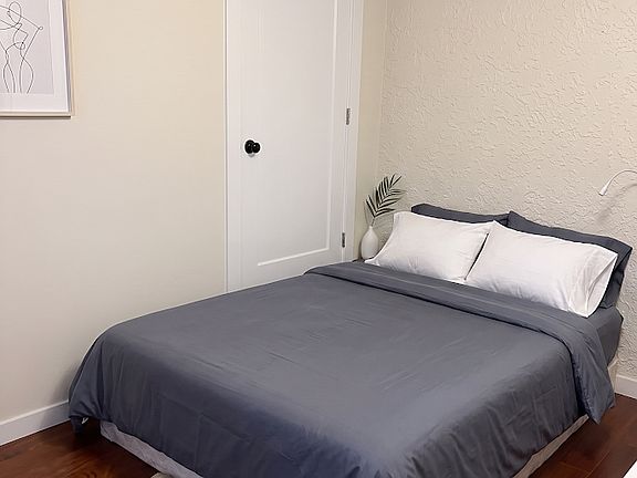 3rd image of 4600 Coventry Dr #5