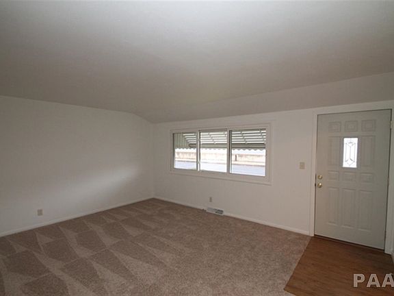 4th image of 222 Keller St