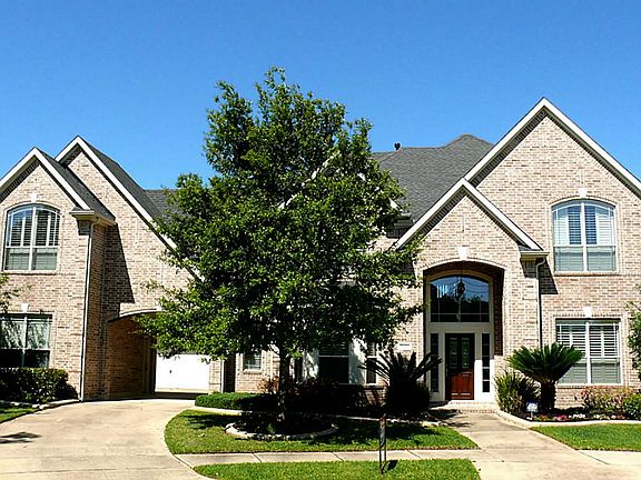 Beautiful Trendmaker, 5 bedroom,4 full,2 half baths,3 car garage!