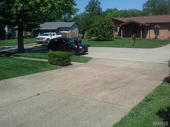 3rd image of 1972 Shoreham Dr