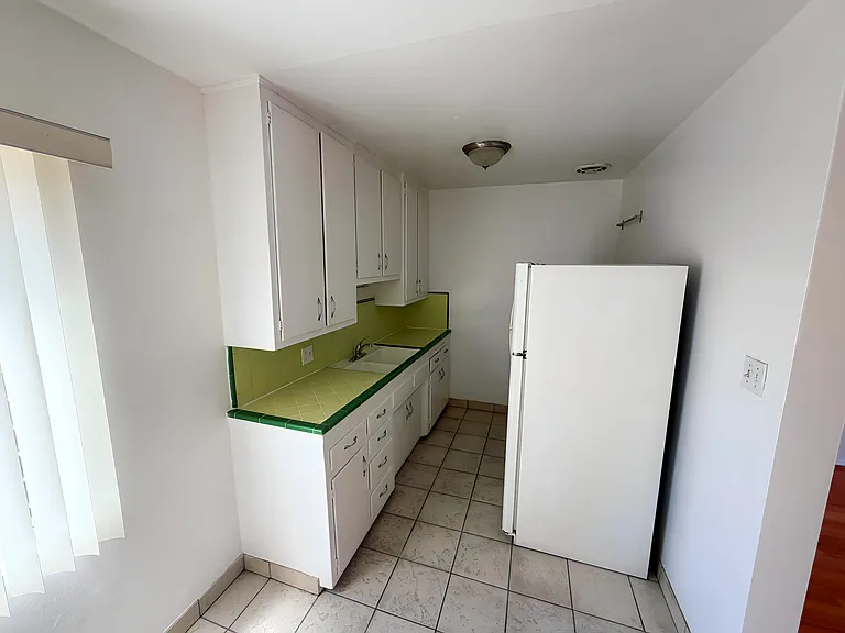 262 S Sycamore Ave #7 — Photo 5
