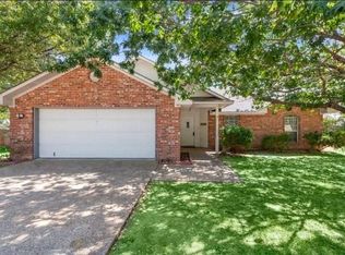 706 Rolling Hills Dr, Hewitt, TX 76643