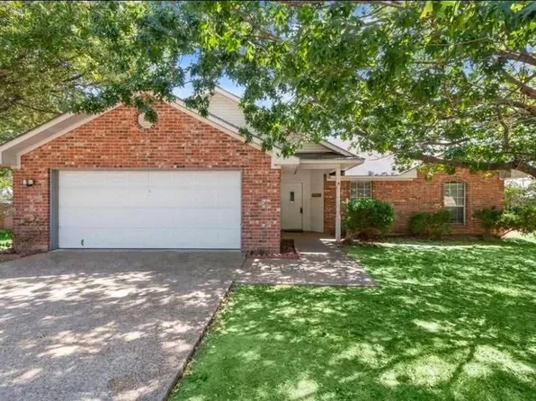 706 Rolling Hills Dr, Hewitt, TX 76643