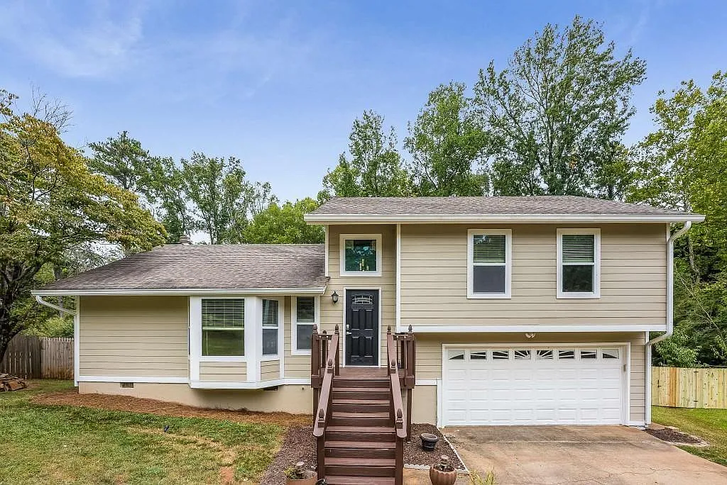 3 bed, 2.0 bath, 1466 sqft, $2,900 — Photo 1