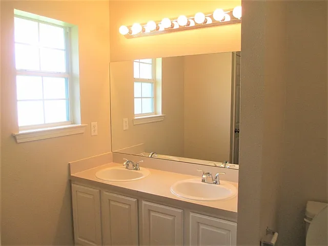 3156 Peppertree Dr — Photo 11