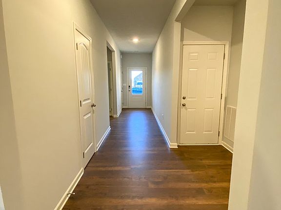 3rd image of 165 Daisy Dr