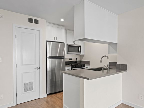 5th image of 725 N Alfred St #108