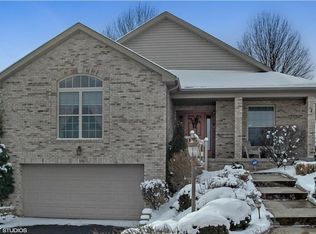 145 Valleycrest Dr, Cecil, PA 15321