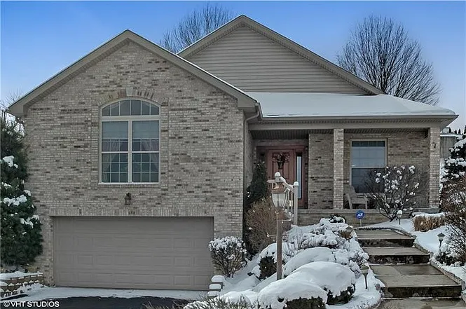 145 Valleycrest Dr photo 1