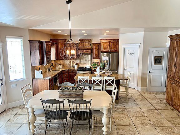 Kitchen /dining