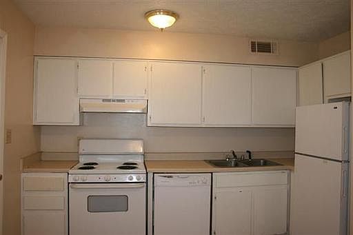 2nd image of 419 Hurricane Shoals Rd APT B2