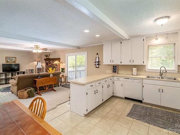 5th image of 1505 Cameron Dr