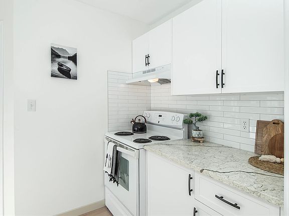 3rd image of 300 Saint Anns Rd #311