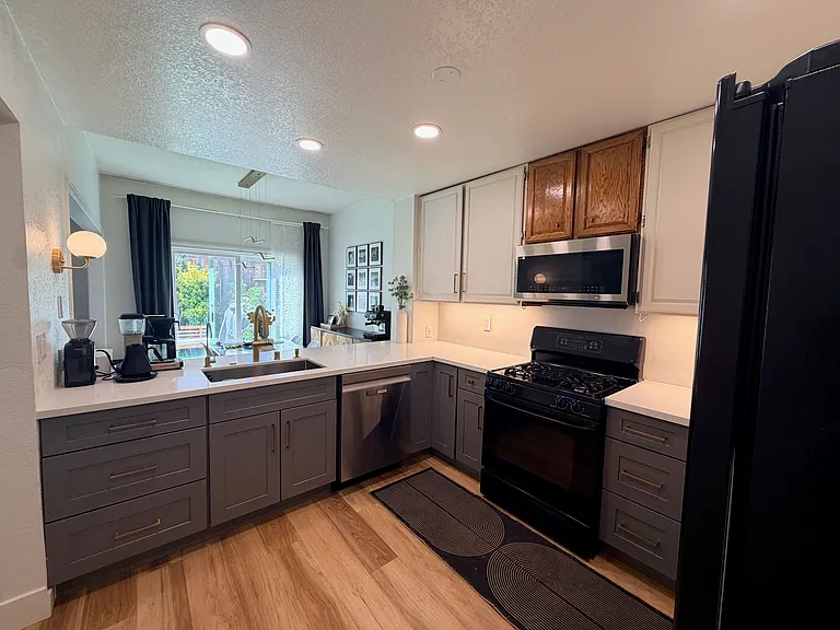 4135 Stanley Blvd — Photo 4