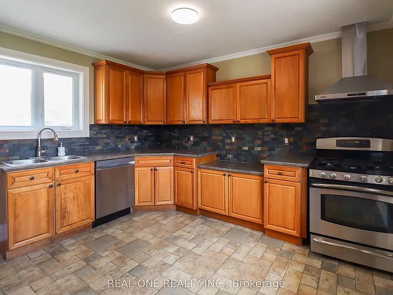 130 Mayfield Dr — Photo 4