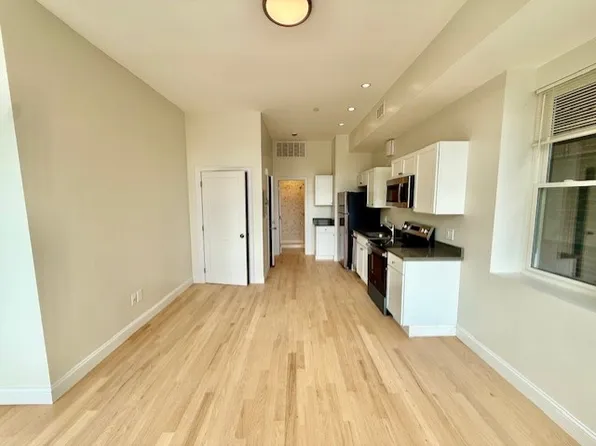 204 Hanover St #2F, Boston, MA 02113