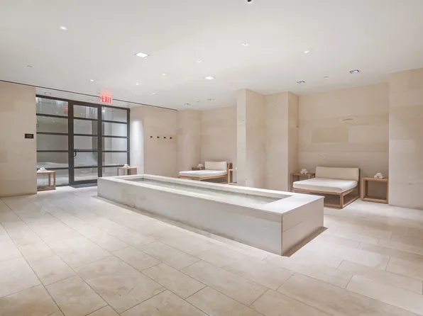 20 Pine Street image 15 of 17