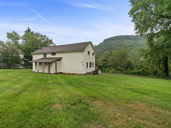 2nd image of 17631 Bennetts Valley Hwy