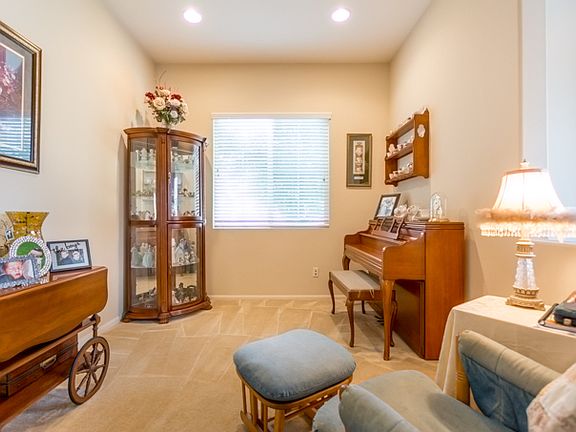 Sitting/Library room- 