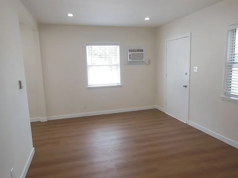 135 S Verdugo Rd #D — Photo 6