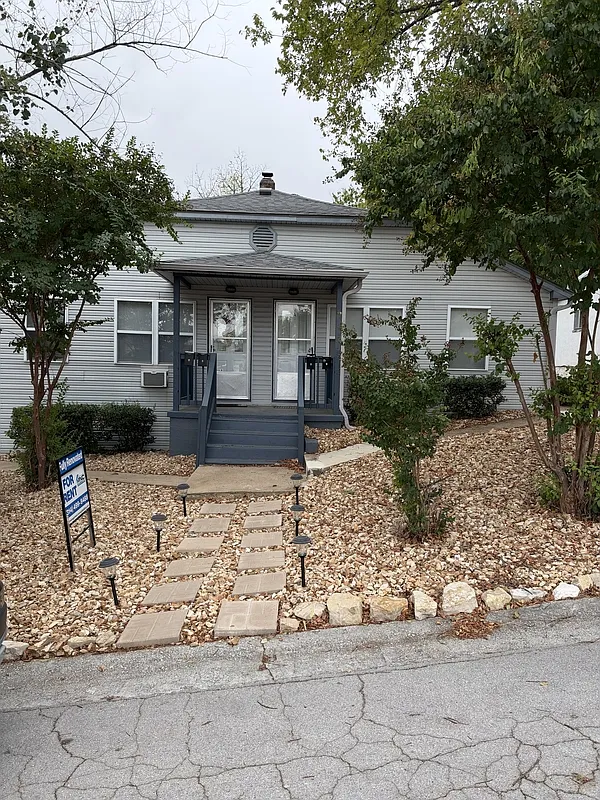 1 bed, 1.0 bath, 700 sqft, $950 — Photo 1