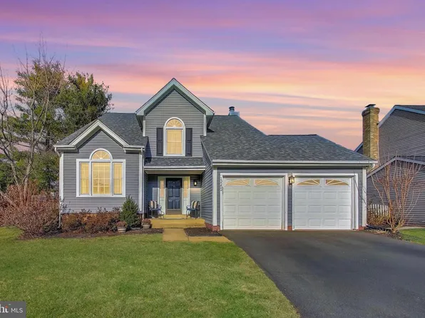 13252 Stone Heather Dr, Herndon, VA 20171