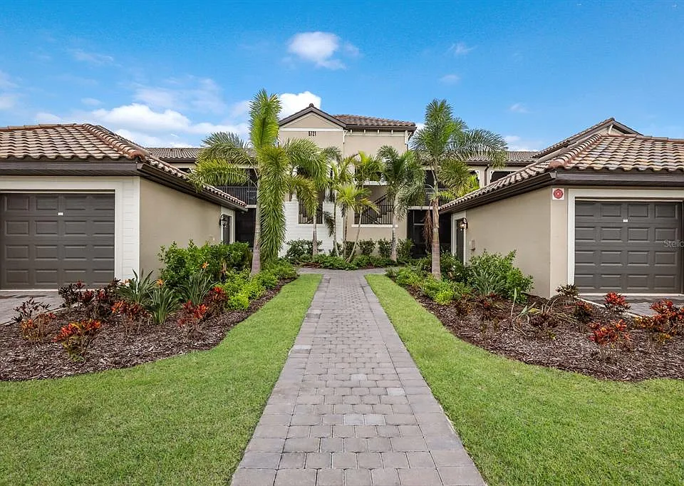 5721 Palmer Cir #201