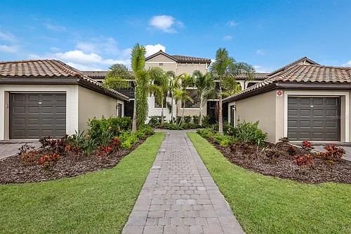 5721 Palmer Cir #201 Photo 1
