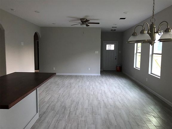 4th image of 2107 Pomona Dr