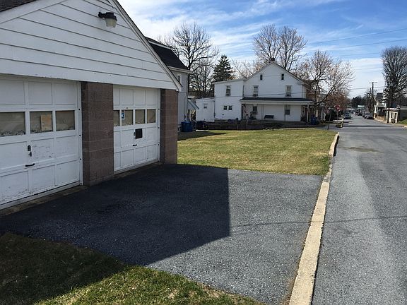 3rd image of 200 S 29th St