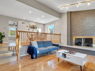 3305 Carriage Way Dr, Arlington Heights, IL 60004