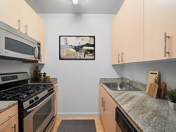 4th image of 90 Washington St APT 2F