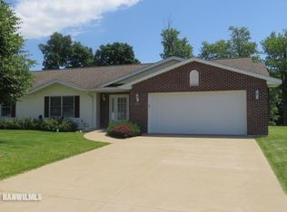771 S Parkcrest Dr, Freeport, IL 61032