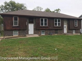 5825 NW Creek View Dr, Kansas City, MO 64152