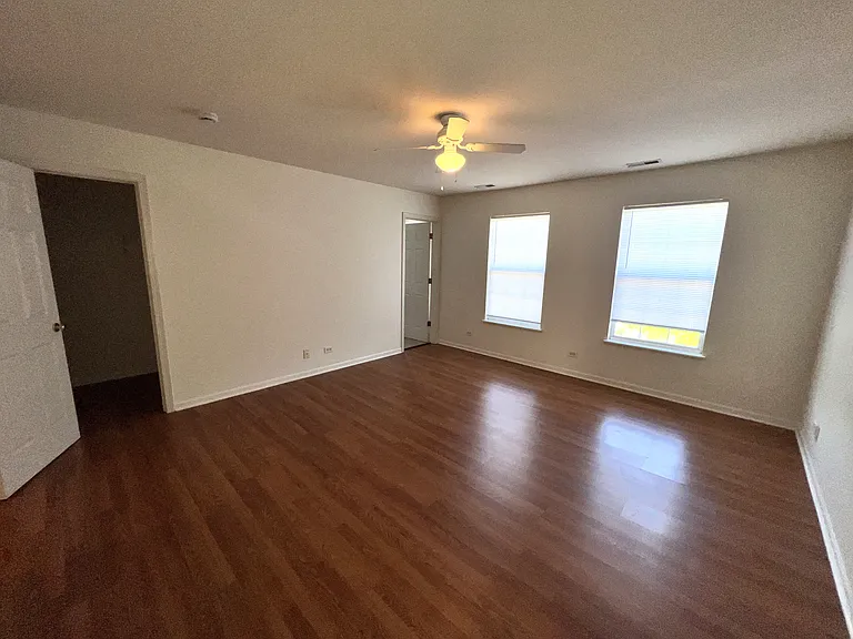806 Lewisburg Ln — Photo 2
