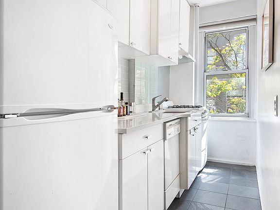 4th image of 210 W 19th St APT 5H