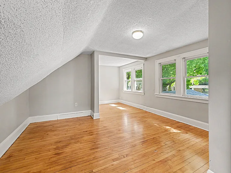 1411 Knox Ave N — Photo 15
