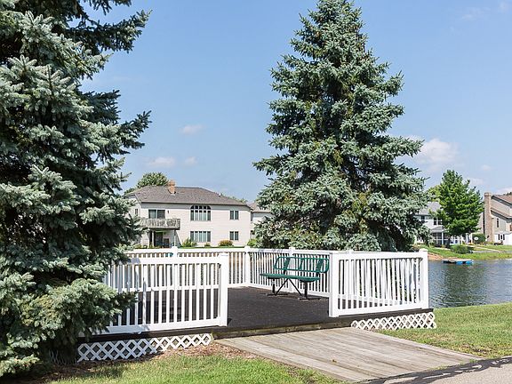 4th image of 143 Brookmeadow Dr N #2330091