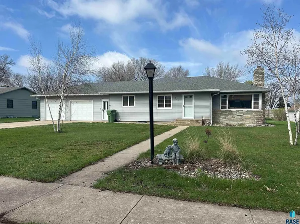 533 S Juniper St, Freeman, SD 57029