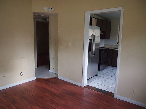 5th image of 820 Baker Ave
