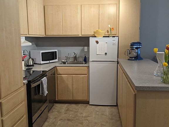 3rd image of 2077 Jackson St APT 106