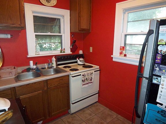 3rd image of 525 S 27th St