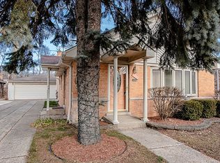 172 E Quincy St, Riverside, IL 60546