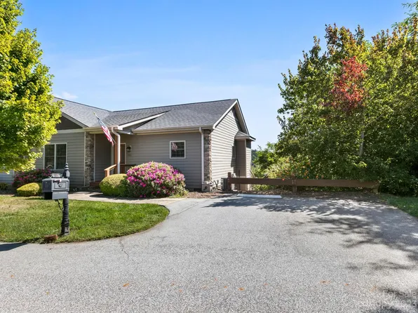 151 Red Hawk Knl #151, Lake Lure, NC 28746